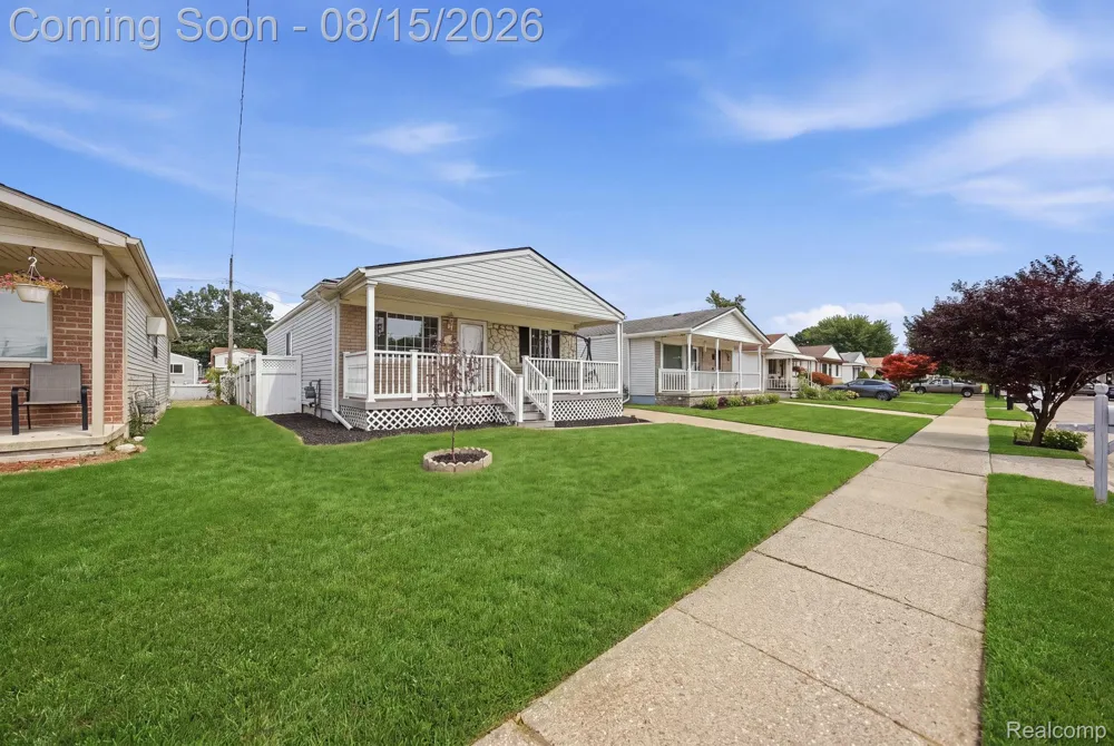 20147 Lakeworth Street Roseville City, MI 48066