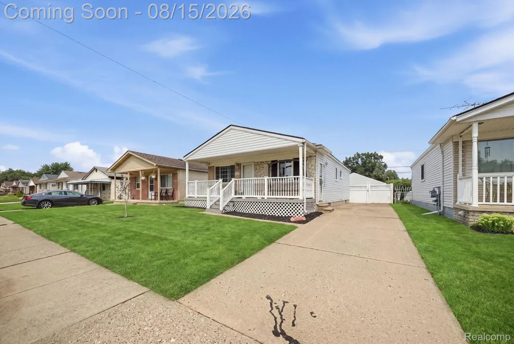 20147 Lakeworth Street Roseville City, MI 48066
