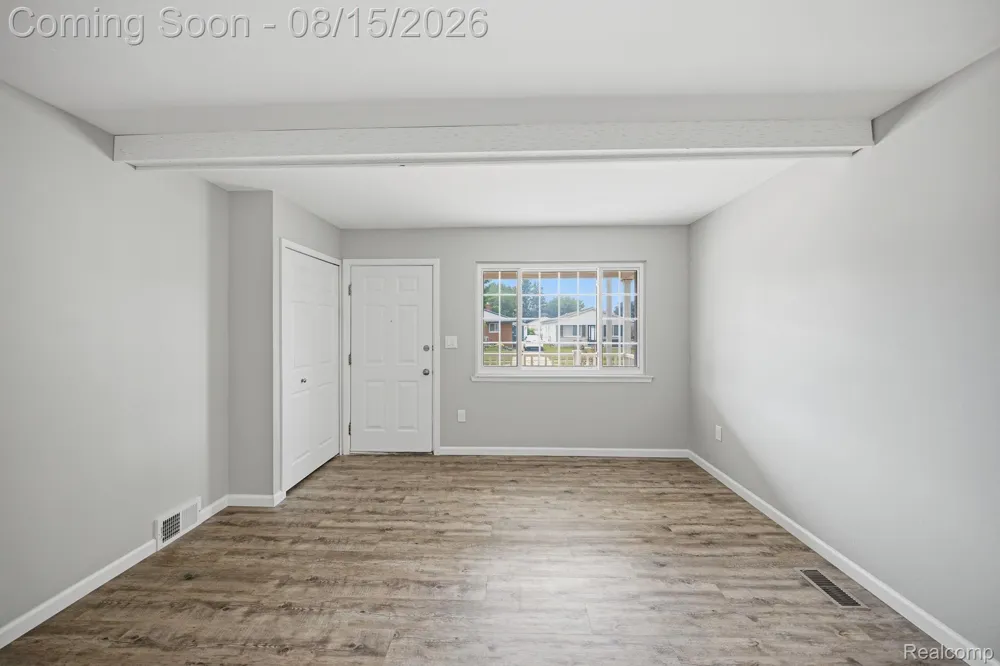 20147 Lakeworth Street Roseville City, MI 48066