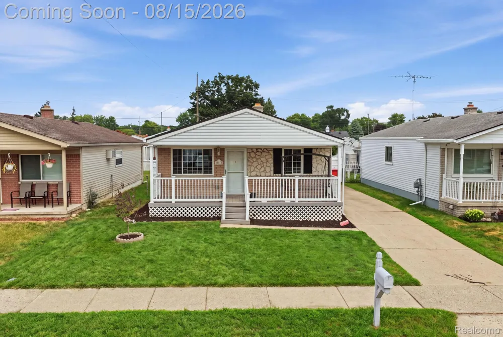 20147 Lakeworth Street Roseville City, MI 48066
