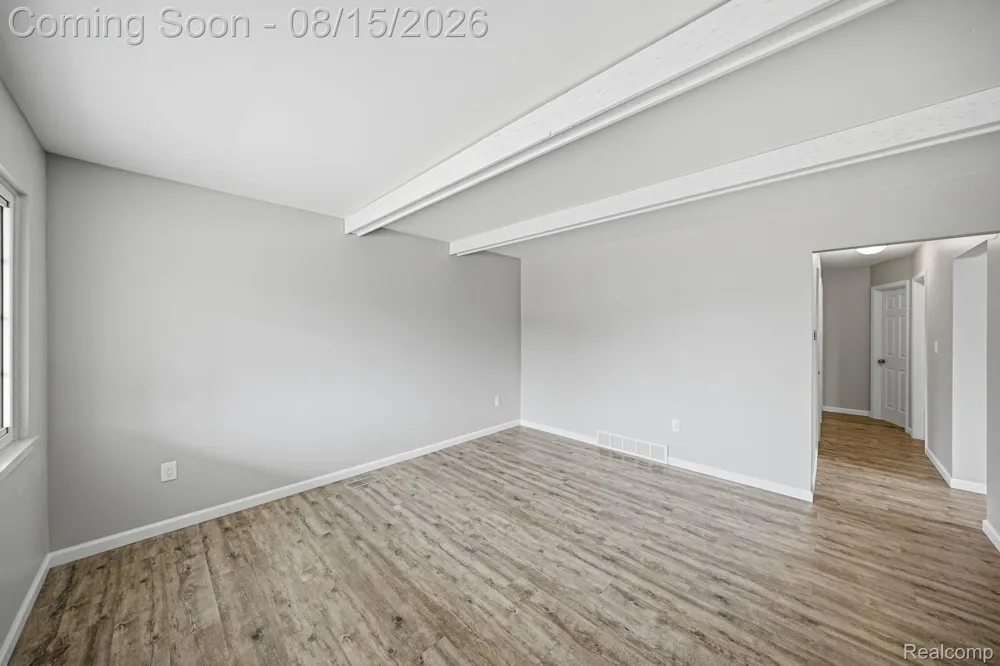 20147 Lakeworth Street Roseville City, MI 48066