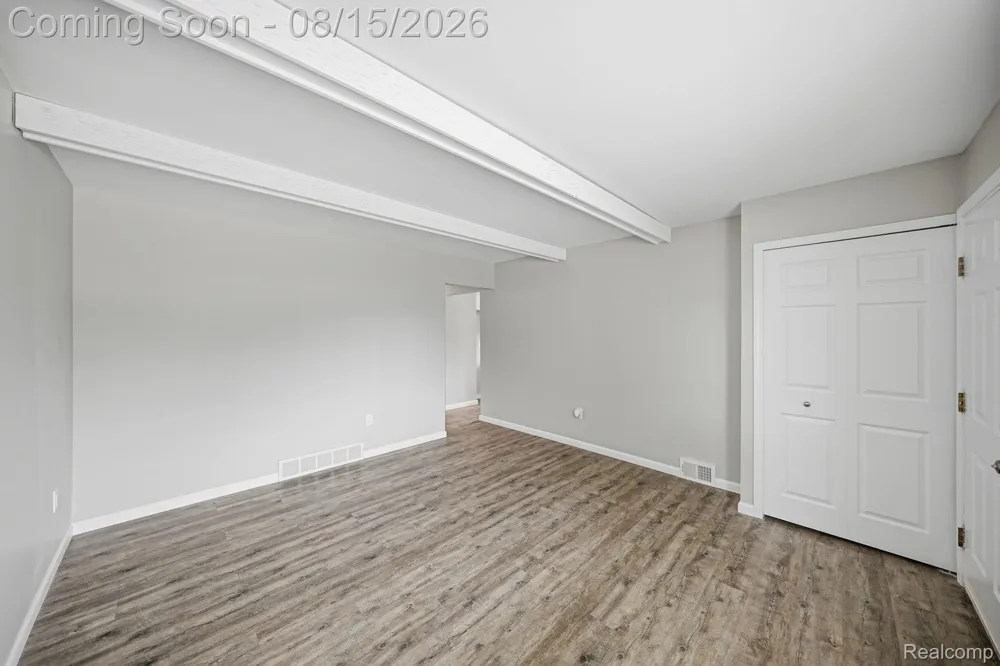 20147 Lakeworth Street Roseville City, MI 48066