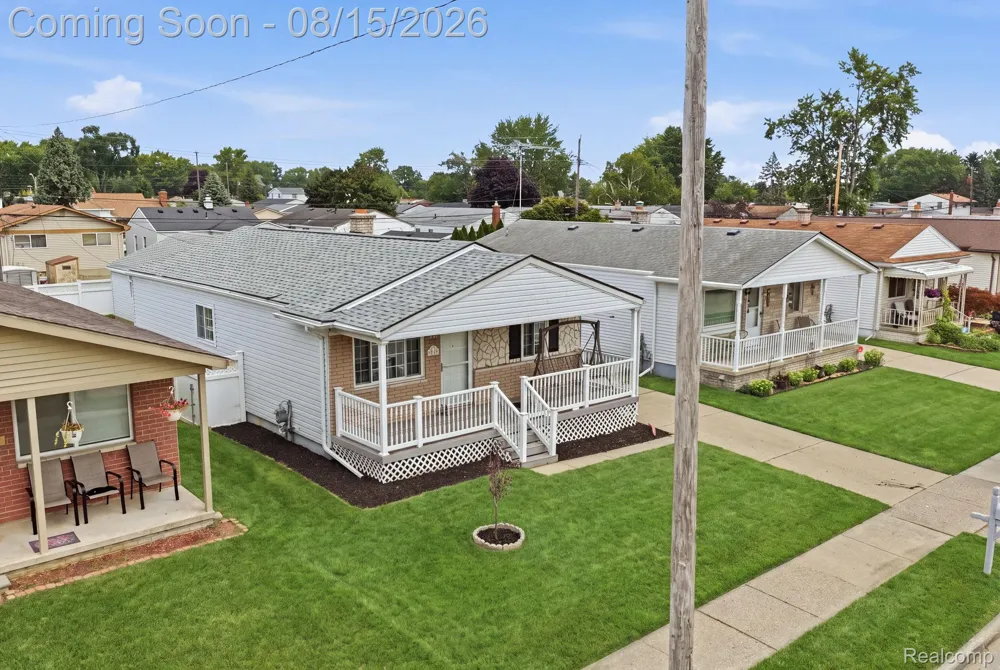 20147 Lakeworth Street Roseville City, MI 48066