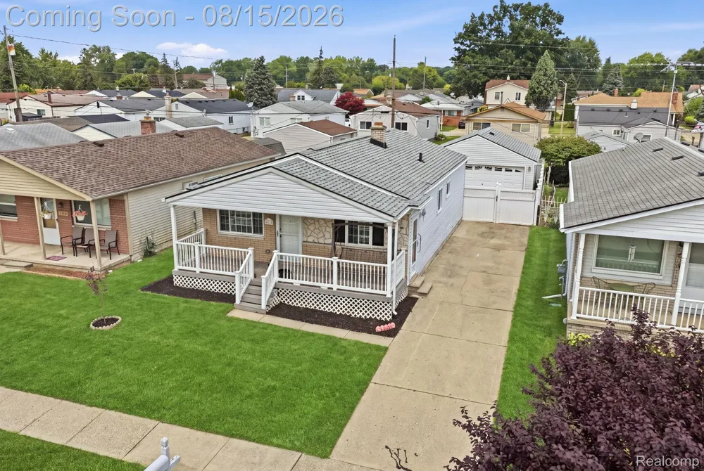 20147 Lakeworth Street Roseville City, MI 48066