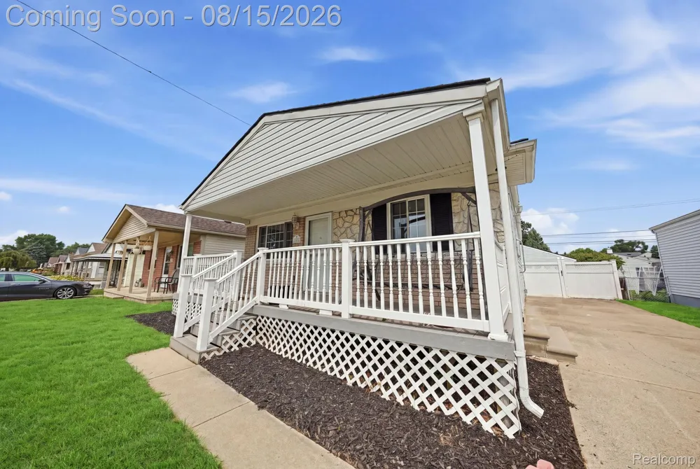 20147 Lakeworth Street Roseville City, MI 48066