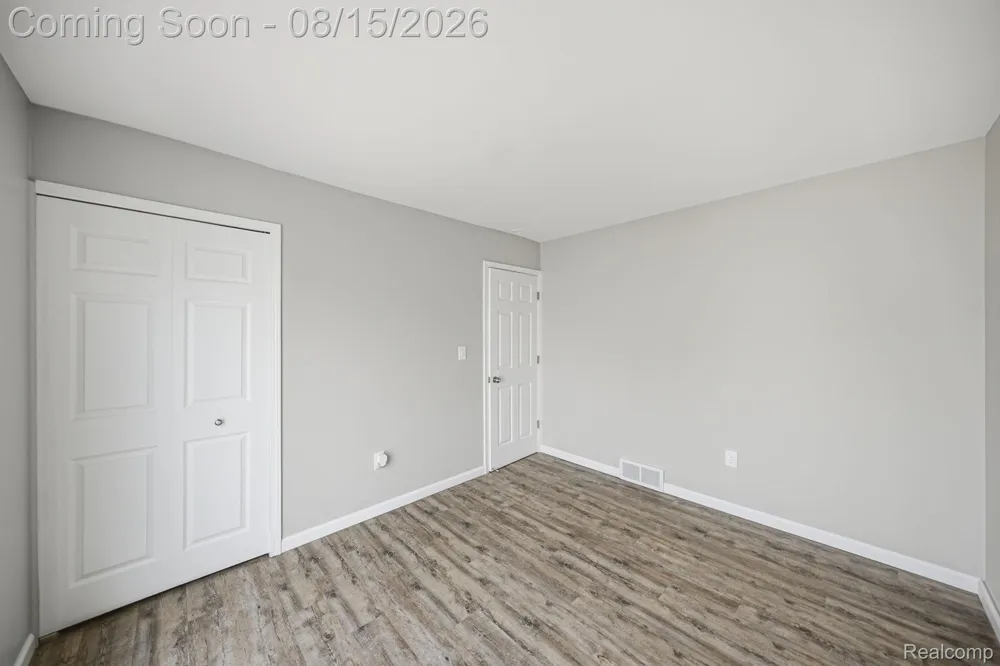 20147 Lakeworth Street Roseville City, MI 48066