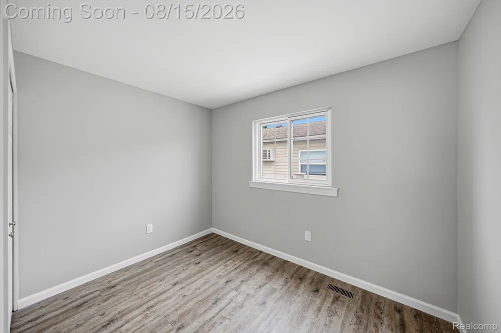 20147 Lakeworth Street Roseville City, MI 48066