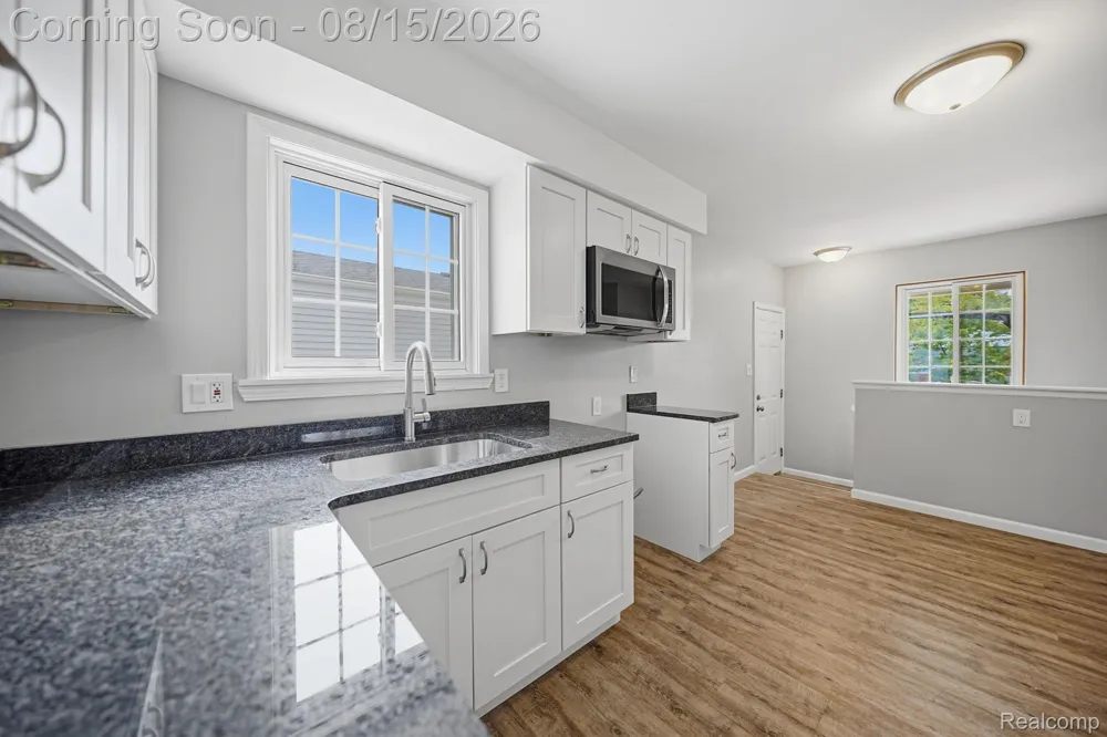 20147 Lakeworth Street Roseville City, MI 48066