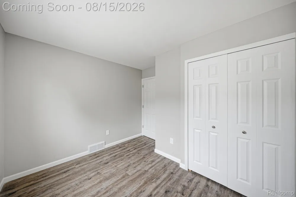 20147 Lakeworth Street Roseville City, MI 48066