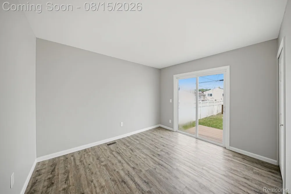 20147 Lakeworth Street Roseville City, MI 48066