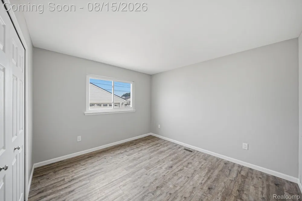 20147 Lakeworth Street Roseville City, MI 48066