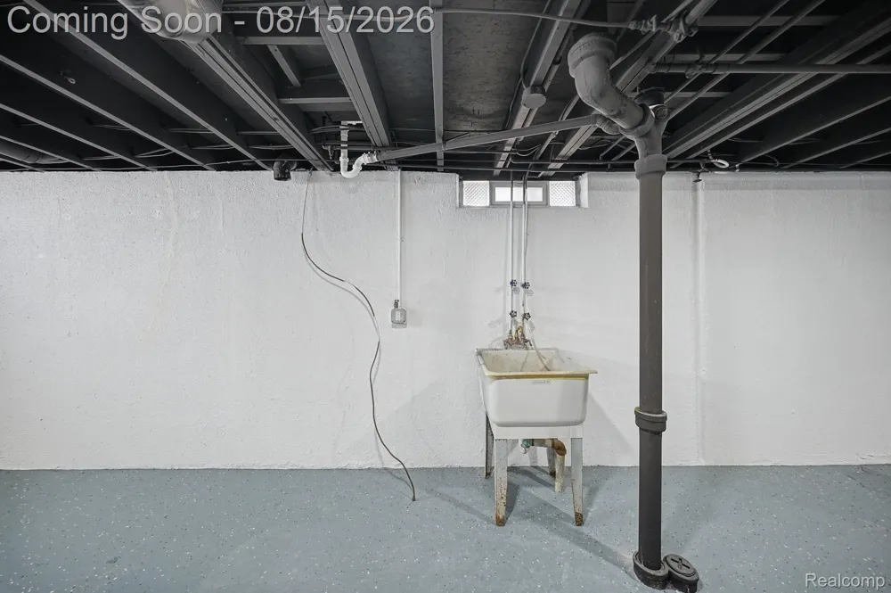 20147 Lakeworth Street Roseville City, MI 48066