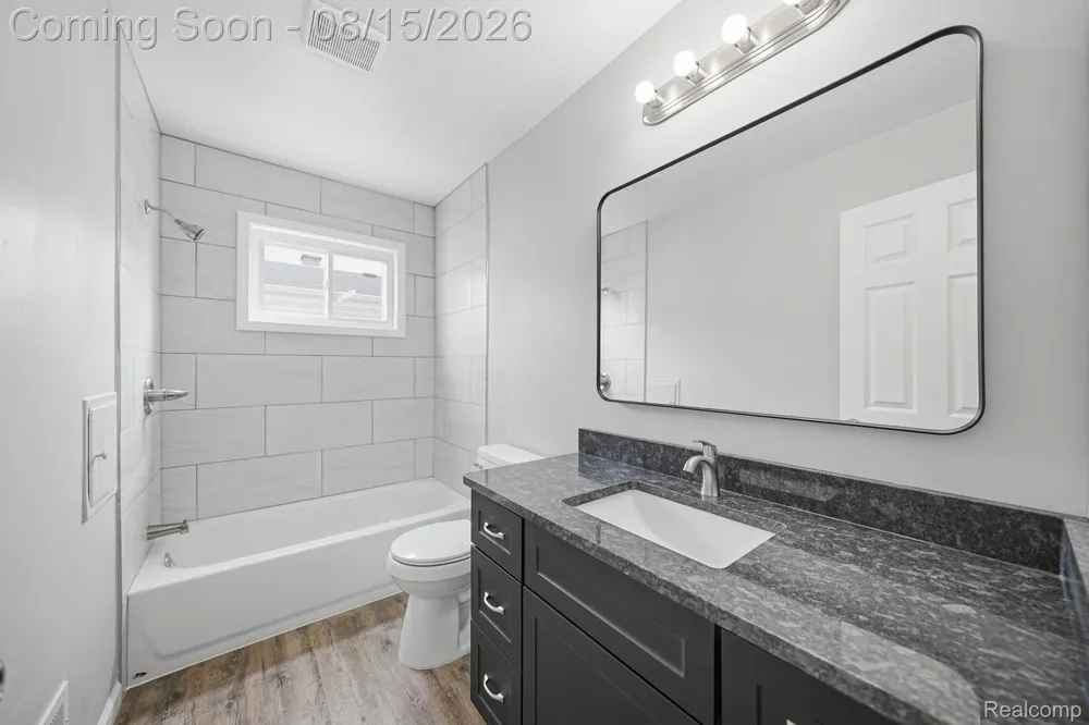 20147 Lakeworth Street Roseville City, MI 48066