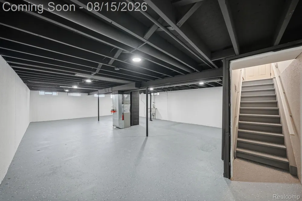 20147 Lakeworth Street Roseville City, MI 48066