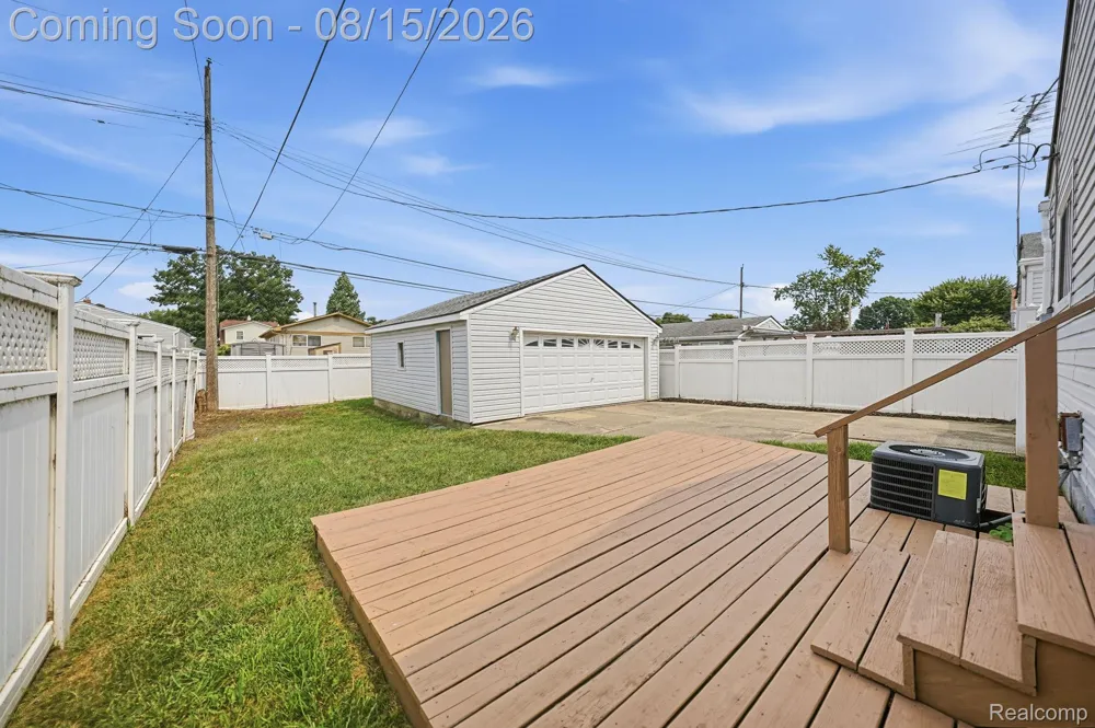20147 Lakeworth Street Roseville City, MI 48066