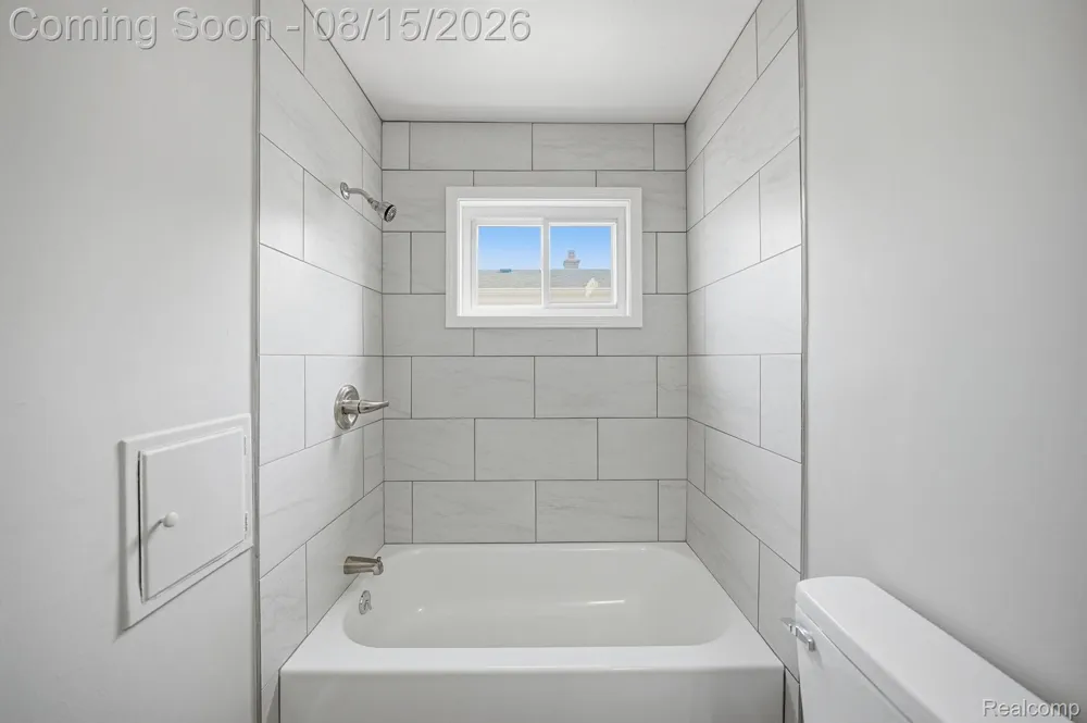 20147 Lakeworth Street Roseville City, MI 48066