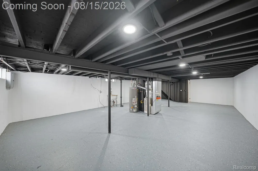 20147 Lakeworth Street Roseville City, MI 48066