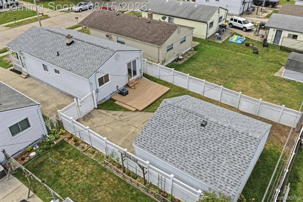 20147 Lakeworth Street Roseville City, MI 48066