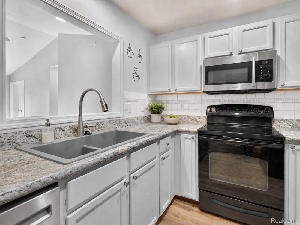 9200 Scenic Way Oxford Charter Township, MI 48371