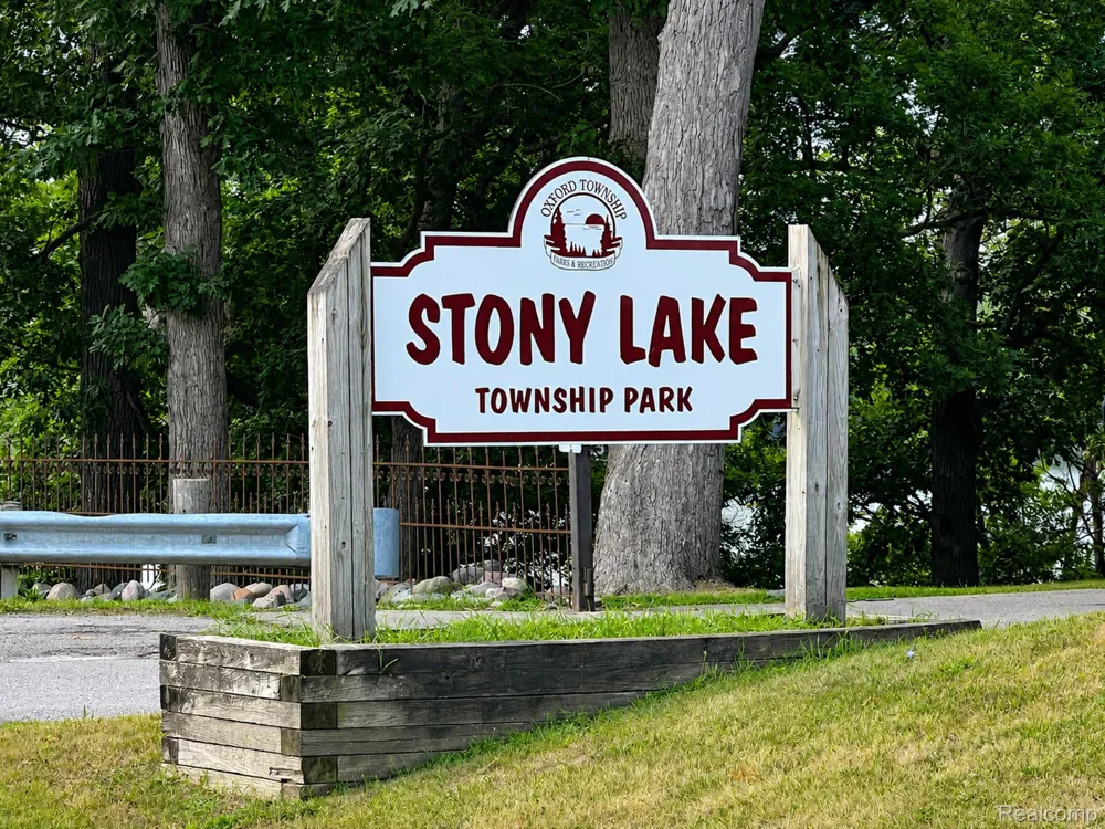 9200 Scenic Way Oxford Charter Township, MI 48371