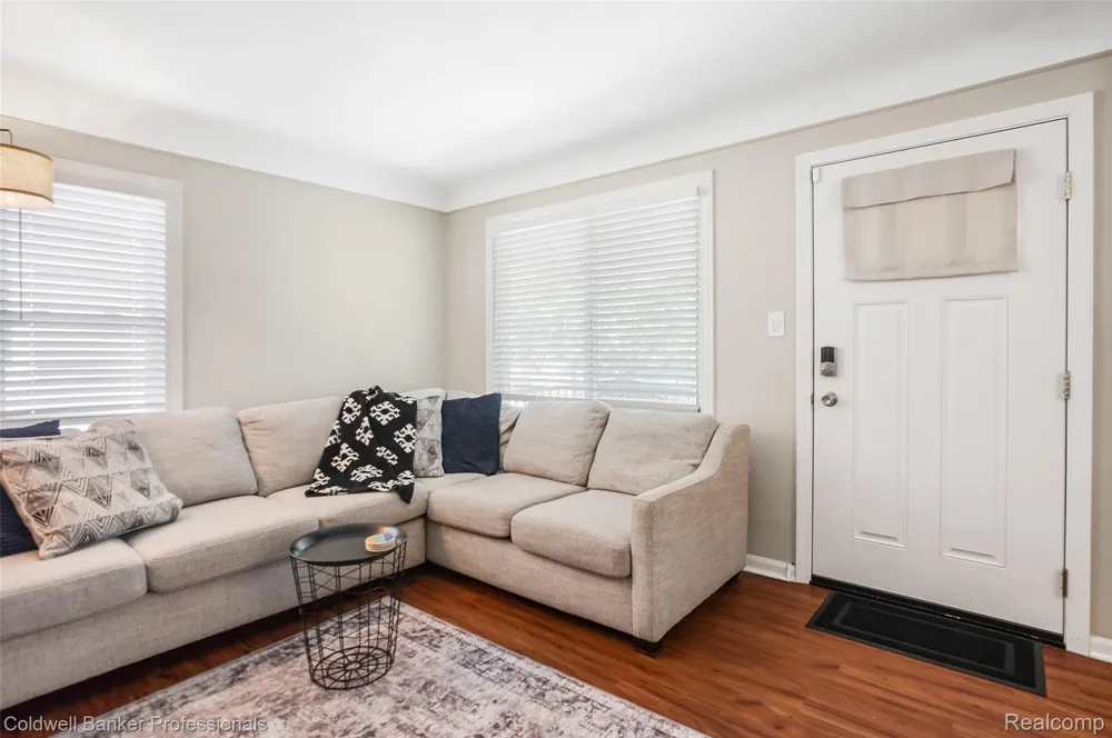 1760 E Hazelhurst Street Ferndale City, MI 48220