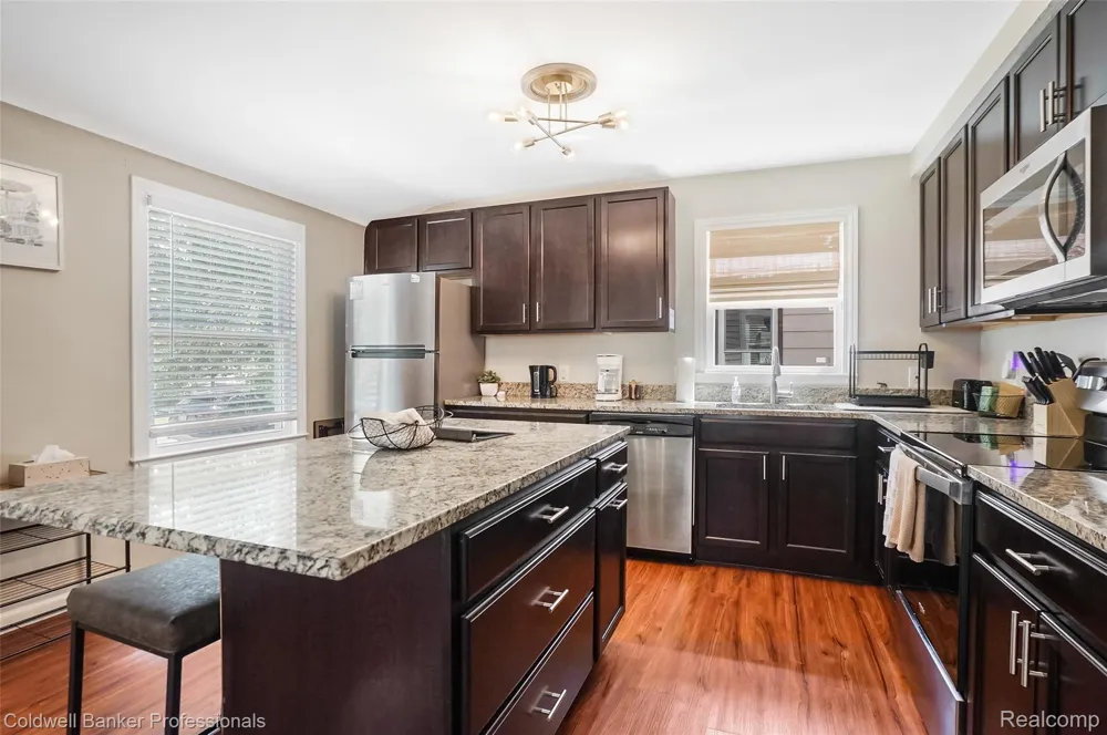 1760 E Hazelhurst Street Ferndale City, MI 48220