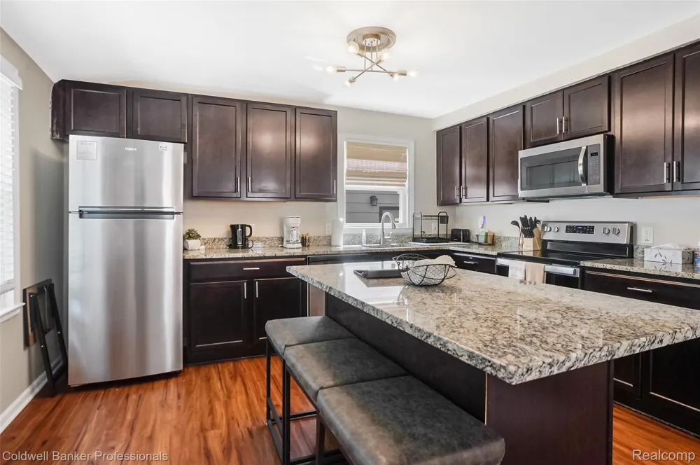 1760 E Hazelhurst Street Ferndale City, MI 48220