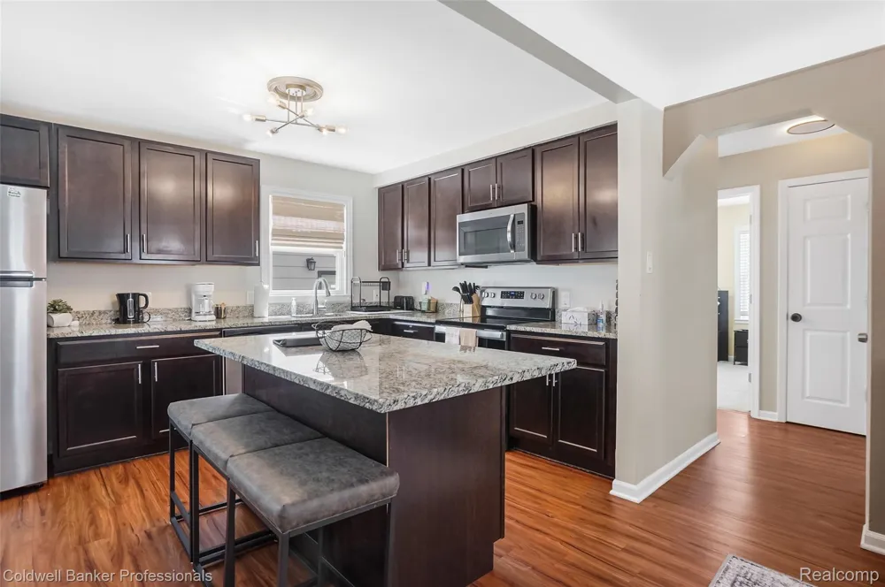 1760 E Hazelhurst Street Ferndale City, MI 48220
