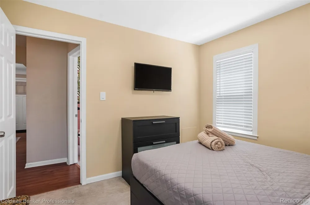 1760 E Hazelhurst Street Ferndale City, MI 48220