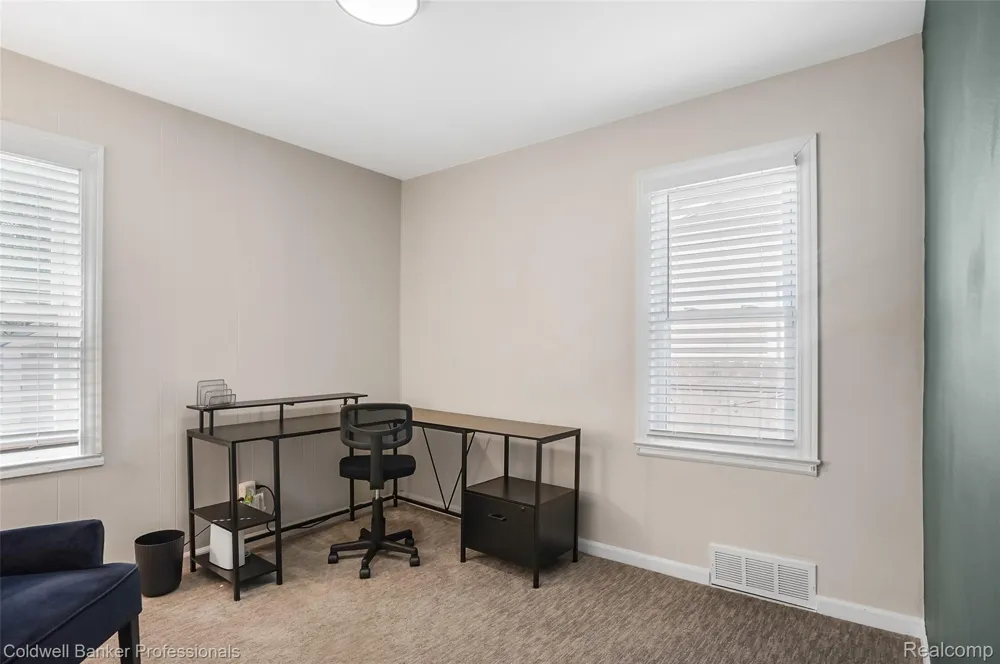 1760 E Hazelhurst Street Ferndale City, MI 48220