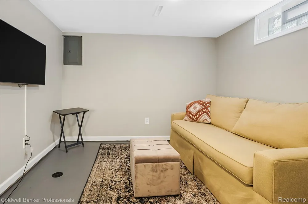 1760 E Hazelhurst Street Ferndale City, MI 48220