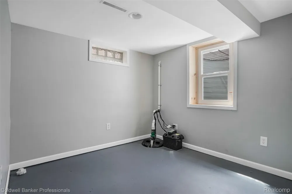 1760 E Hazelhurst Street Ferndale City, MI 48220