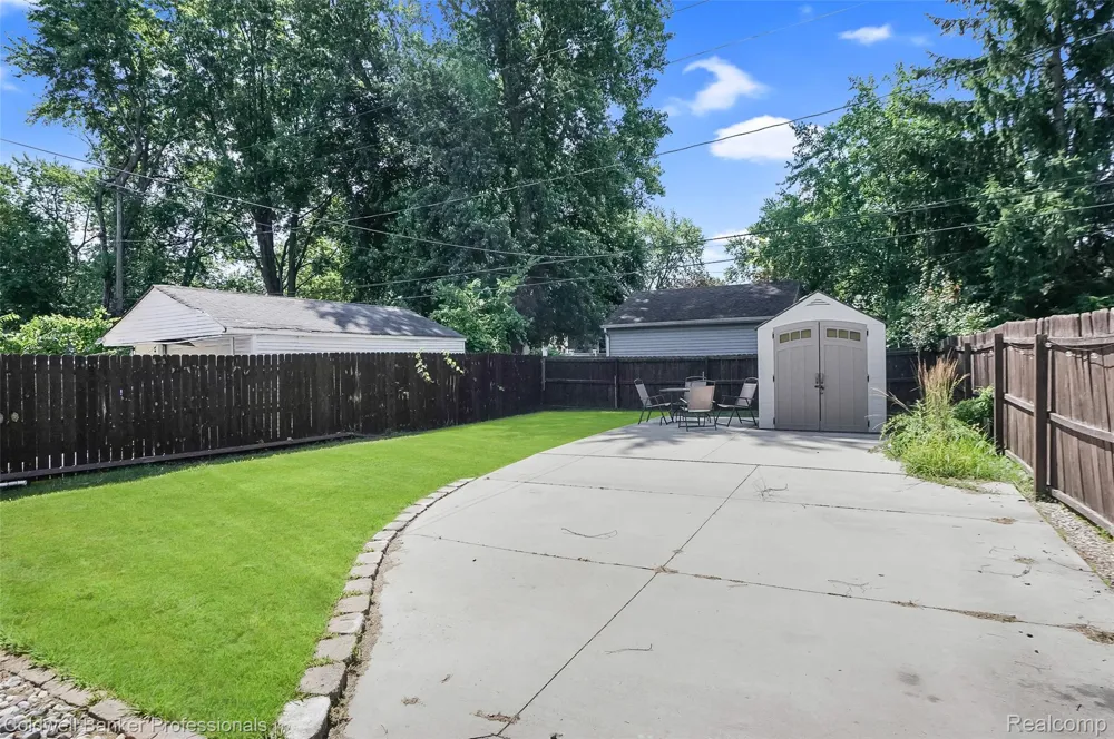 1760 E Hazelhurst Street Ferndale City, MI 48220