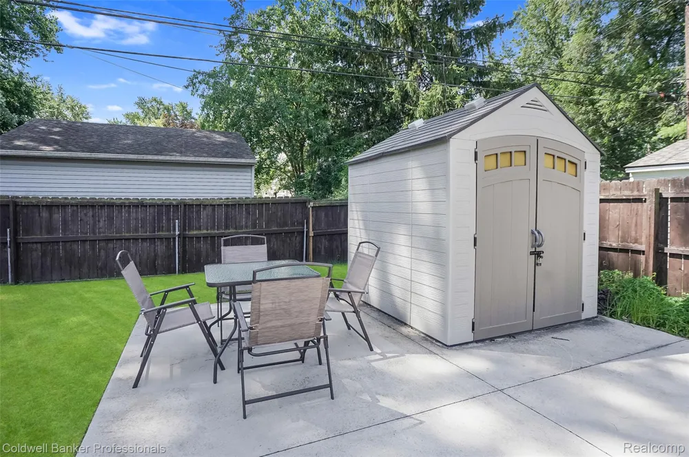 1760 E Hazelhurst Street Ferndale City, MI 48220