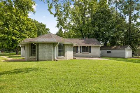100 Lakewood Cir