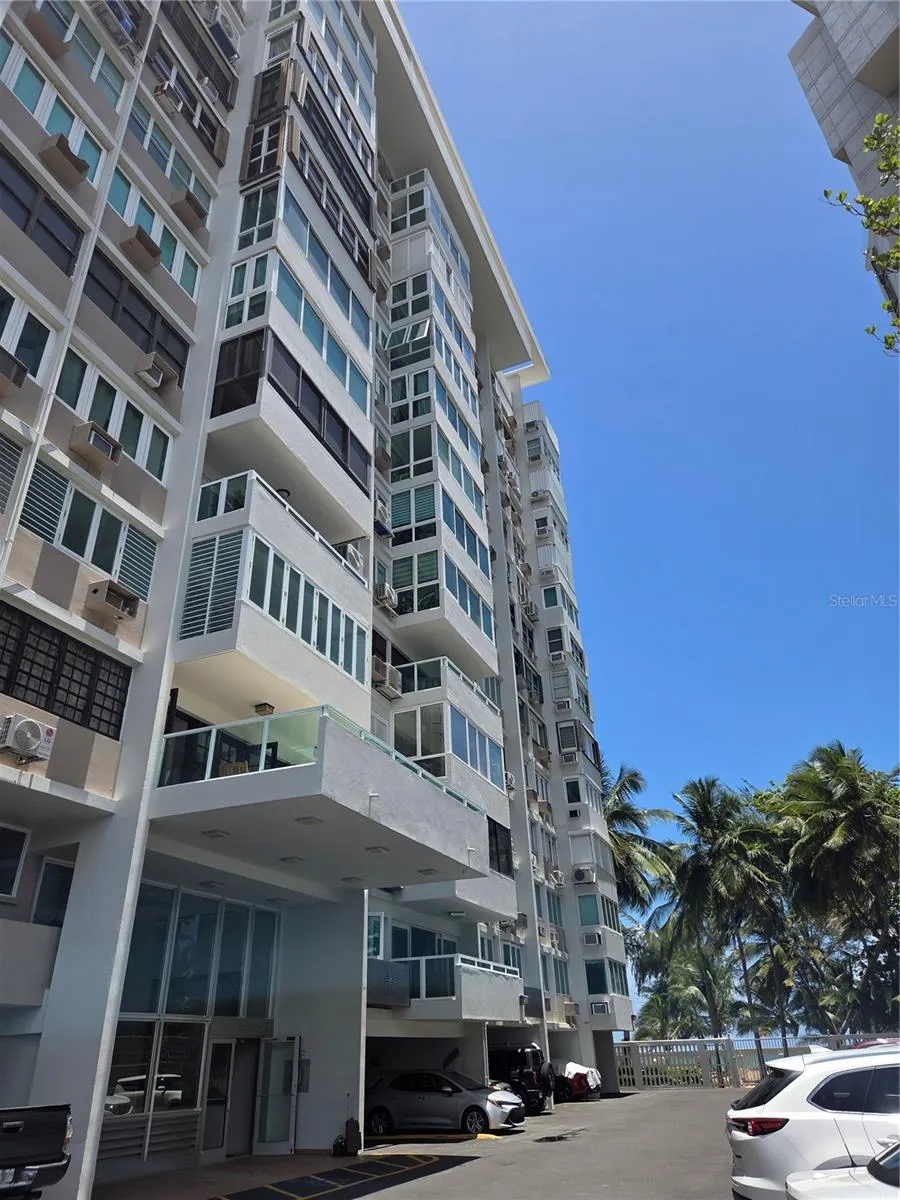 4429 AV. ISLA VERDE Carolina, PR 00979