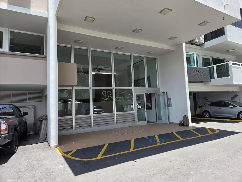 4429 AV. ISLA VERDE Carolina, PR 00979