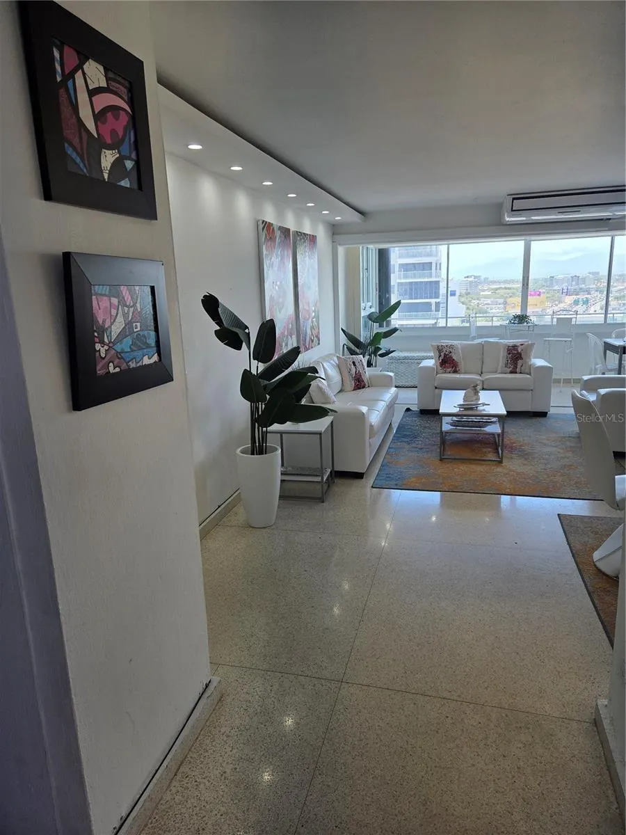 4429 AV. ISLA VERDE Carolina, PR 00979