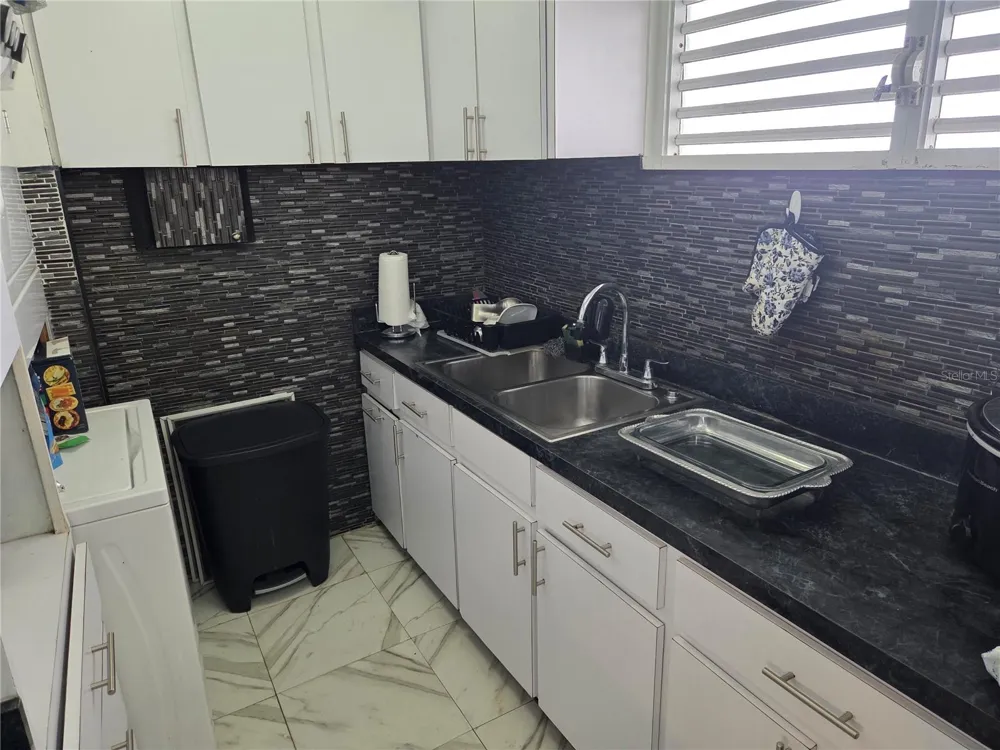 4429 AV. ISLA VERDE Carolina, PR 00979