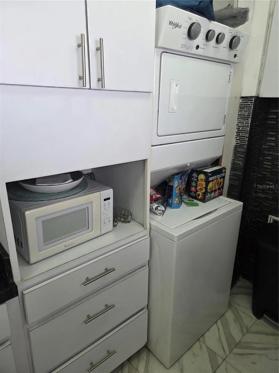 4429 AV. ISLA VERDE Carolina, PR 00979
