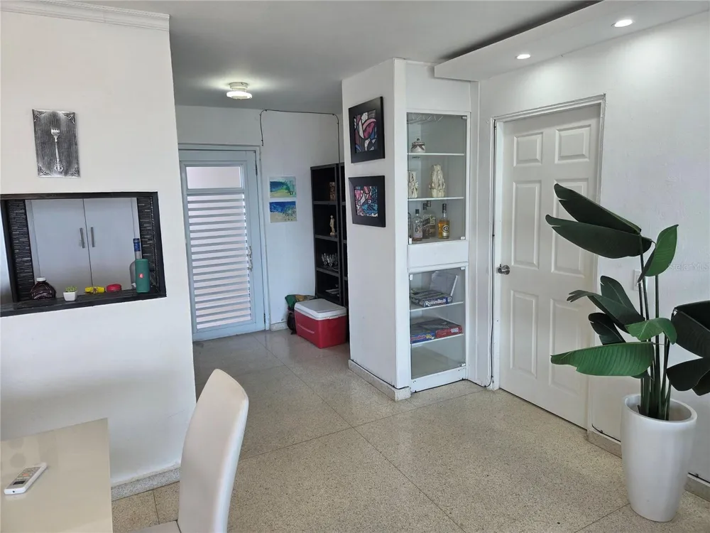 4429 AV. ISLA VERDE Carolina, PR 00979