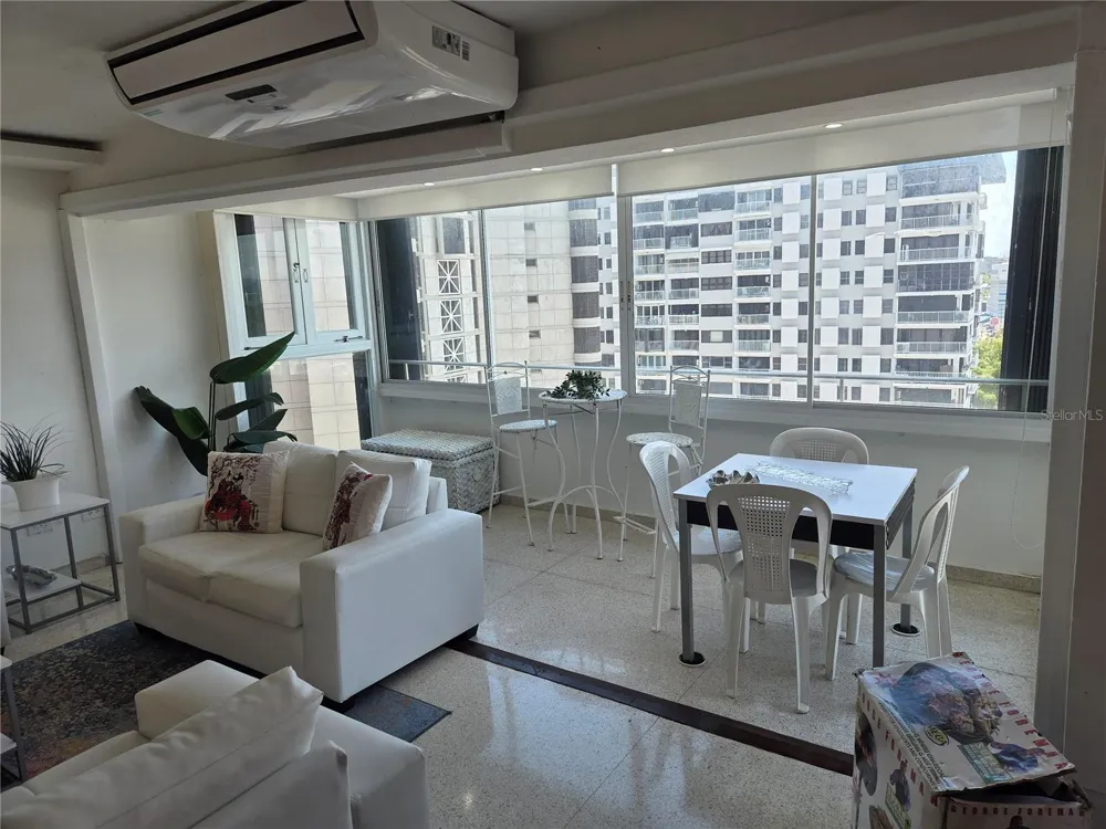 4429 AV. ISLA VERDE Carolina, PR 00979