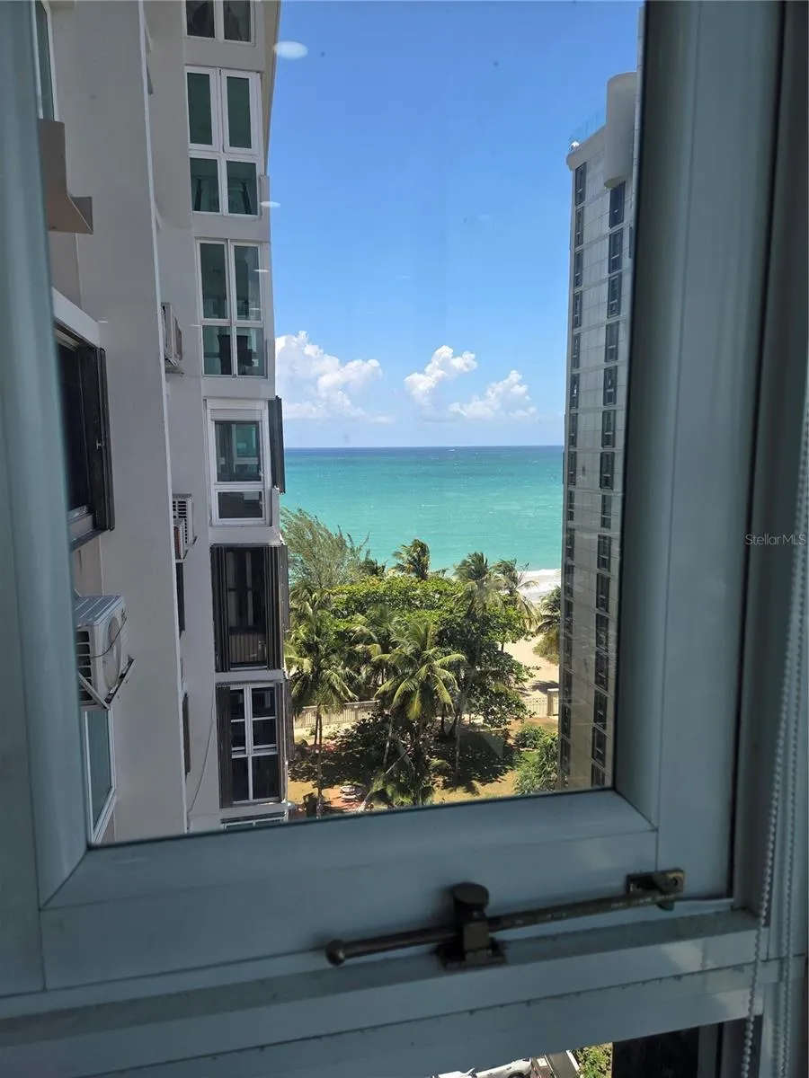 4429 AV. ISLA VERDE Carolina, PR 00979