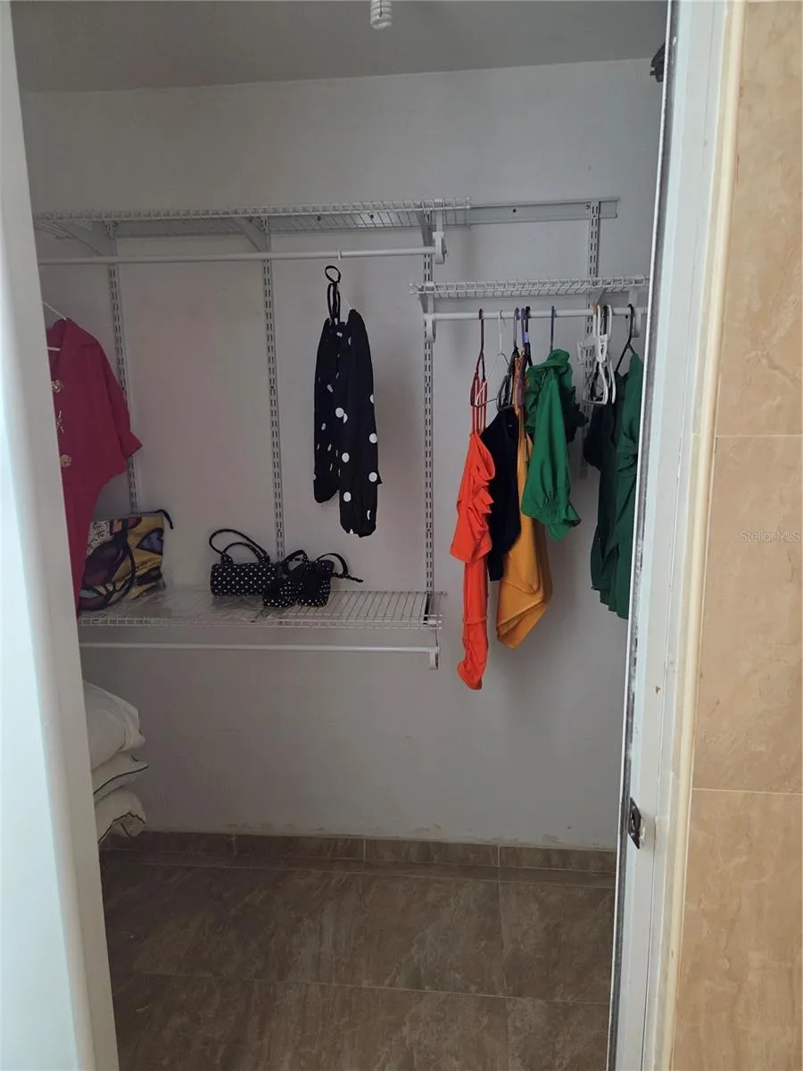 4429 AV. ISLA VERDE Carolina, PR 00979
