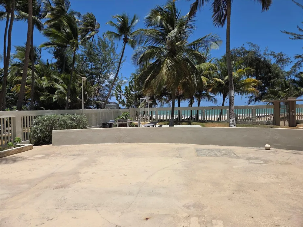 4429 AV. ISLA VERDE Carolina, PR 00979