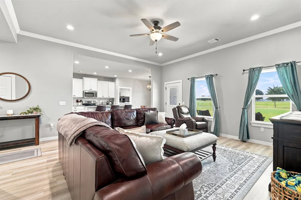 171 Bull Run Calera, OK 74730