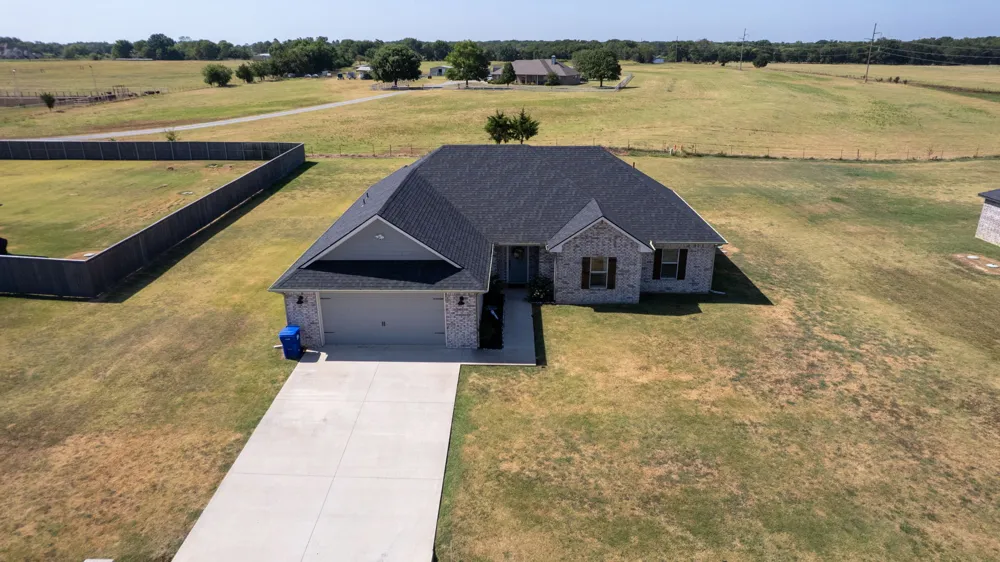 171 Bull Run Calera, OK 74730