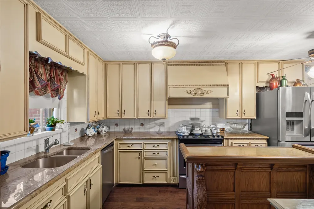 321 S Mary Wills Point, TX 75169
