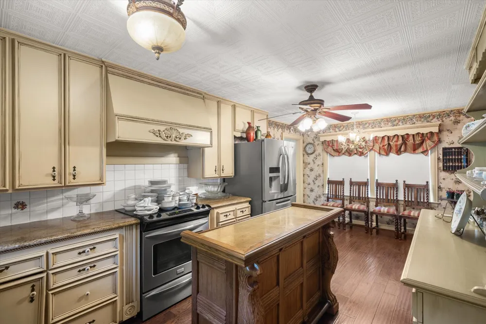 321 S Mary Wills Point, TX 75169