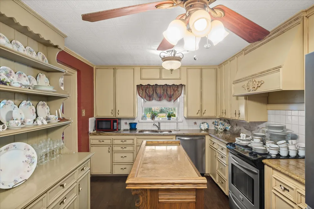 321 S Mary Wills Point, TX 75169